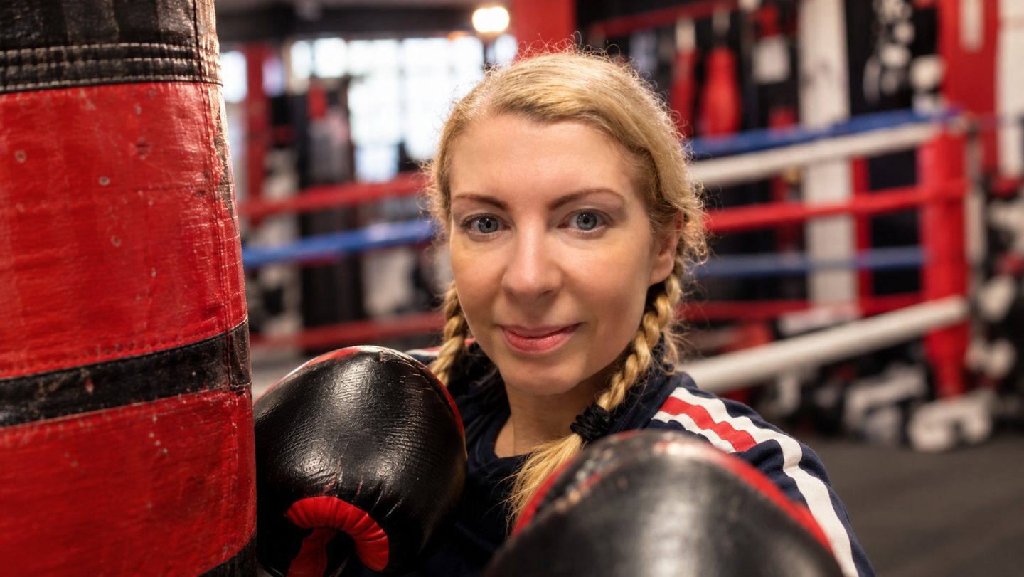 Saffron tries boxing